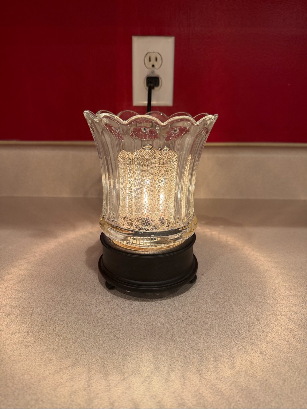 Glass Scalloped Electric Wax Warmer - Clear and Black